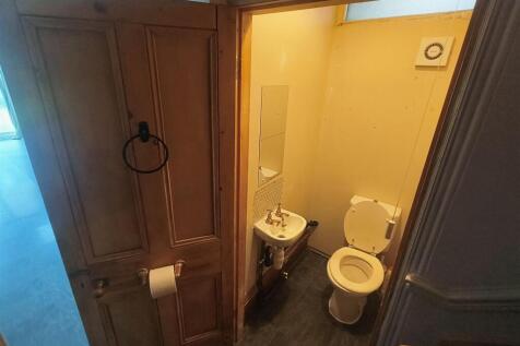 TOILET.jpg