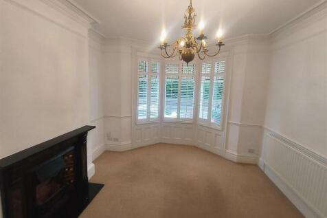 BEDROOM 1 3.jpg