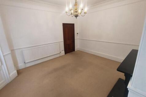 BEDROOM 3 3.jpg
