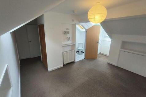 ATTIC ROOM 3.jpg