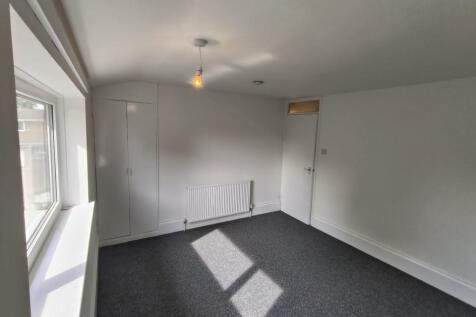 Bedroom 1 2.jpg
