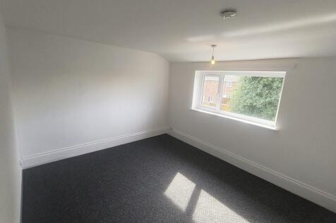BEDROOM 1 3.jpg