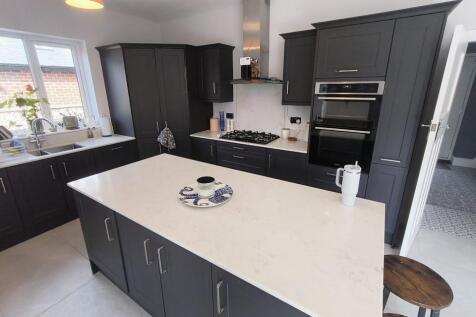 kitchen 2.jpg