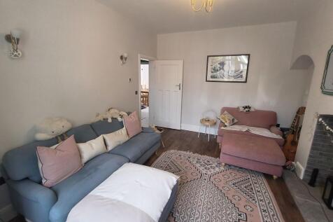 livingroom 2.jpg