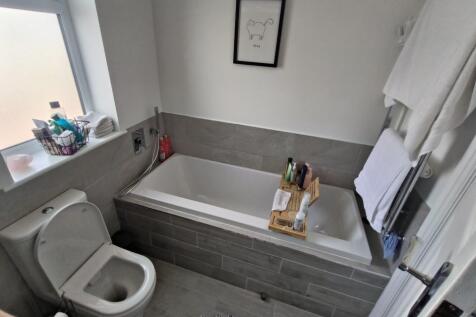 bathroom 2.jpg