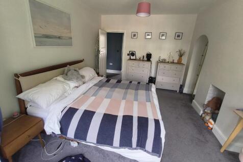 bedroom 1 3.jpg
