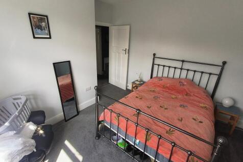 bedroom 3 2.jpg