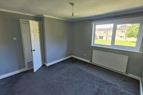 BEDROOM 1   2.jpg