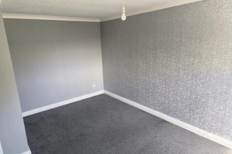 BEDROOM 1 2.jpg