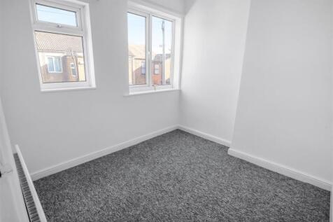Bedroom 1 1.jpg