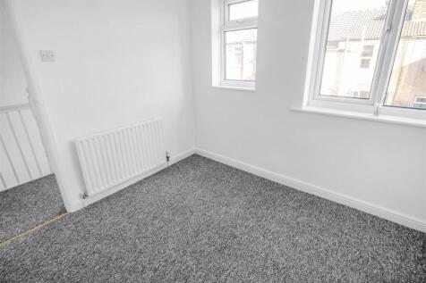 Bedroom 1 2.jpg