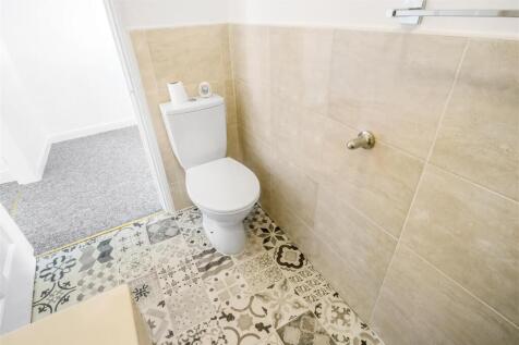 Bathroom 2.jpg