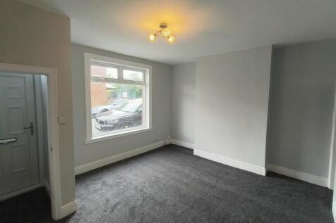 LIVING ROOM.jpg