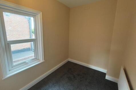 BEDROOM 2 2.jpg