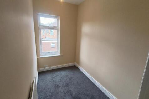 BEDROOM 3 2.jpg