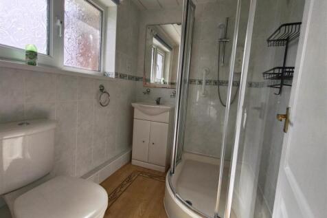 bathroom 2.jpg