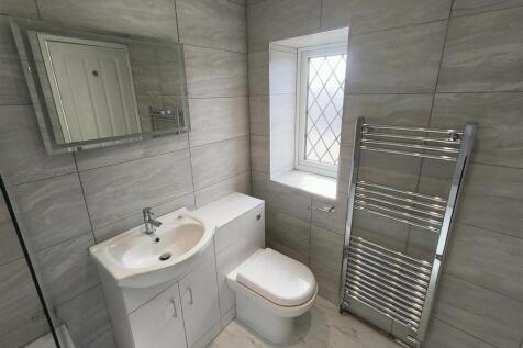 bathroom 2.jpg