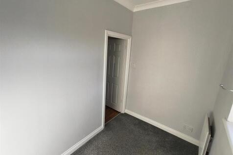 bedroom 2 2 .jpg
