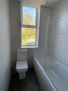 bathroom 3.jpg