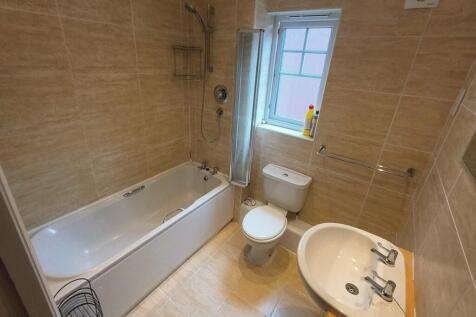 bathroom 2.jpg