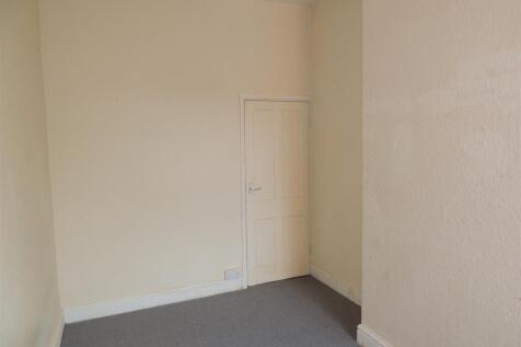 REAR BEDROOM