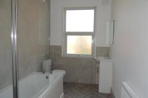 FIRST FLOOR BATHROOM