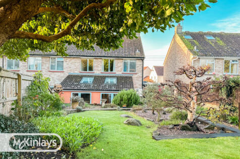 Charming Three-Bedroom Home with Spacious Living 
