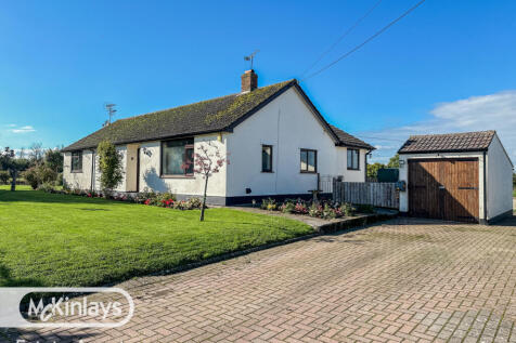 Four Bedroom Bungalow set in an Idyllic Rural Set