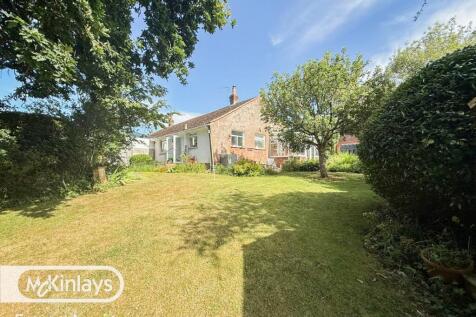Semi-detached Bungalow set on a large plot