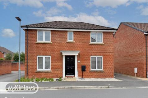Modern Three-Bedroom Detached Home with Garden Ba
