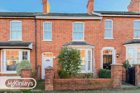 Three bedroom Victorian Family Home with large ga