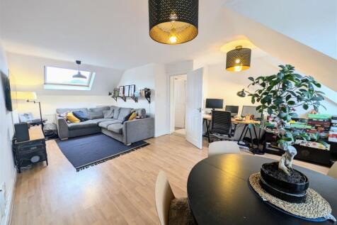 02-1-living-overview 2.jpg