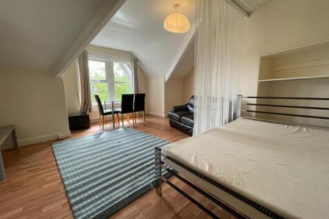 OPEN PLAN LIVING AREA