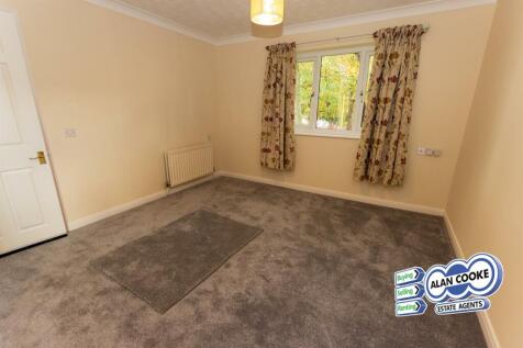 L-SHAPED LIVING ROOM
