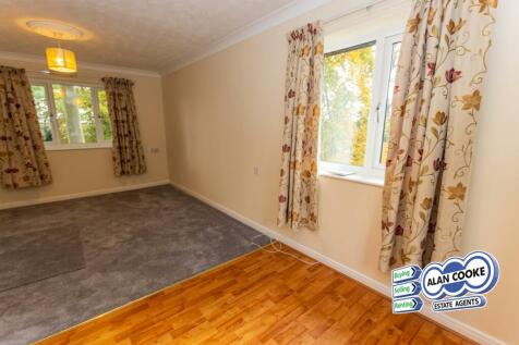 L-SHAPED LIVING ROOM