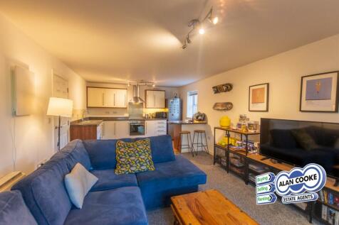 OPEN PLAN LIVING ROOM / DINING KITCHEN