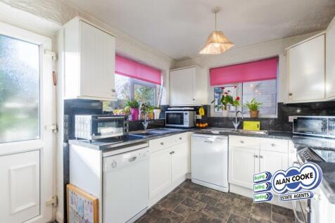 FITTED BREAKFAST KITCHEN
