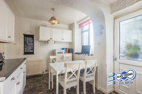 FITTED BREAKFAST KITCHEN