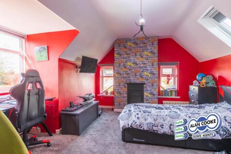 BEDROOM 2