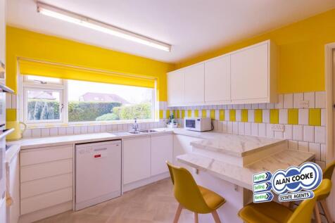 FITTED KITCHEN