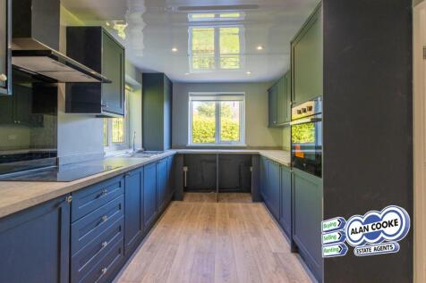 FITTED KITCHEN