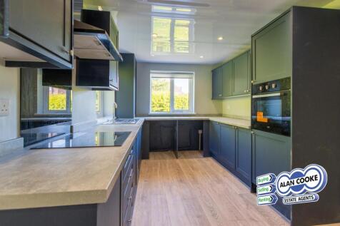 FITTED KITCHEN