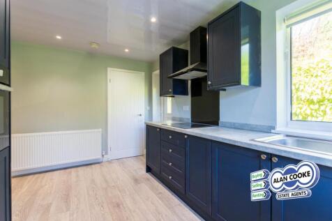 FITTED KITCHEN