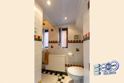 GROUND FLOOR SHOWER / WC