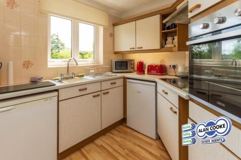 FITTED KITCHEN
