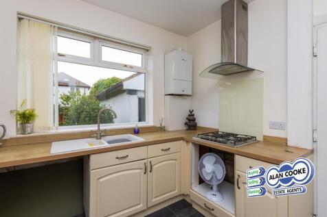 FITTED KITCHEN