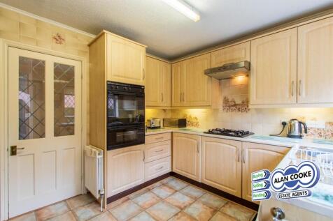 FITTED KITCHEN