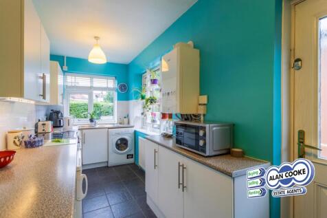 FITTED KITCHEN
