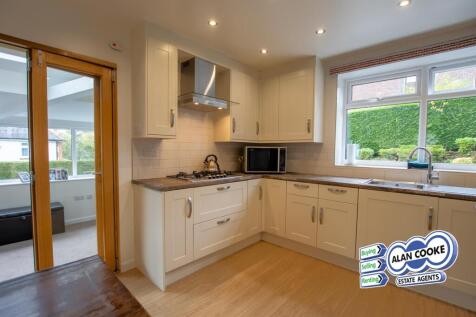FULLY FITTED DELUXE KITCHEN