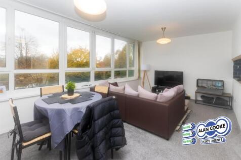 L-SHAPED LIVING ROOM